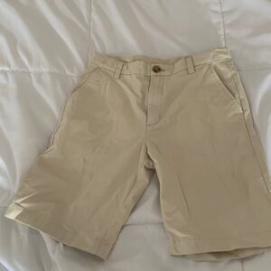 Youth boys Vineyard Vines causal/school shorts. Size 14. Light khaki.